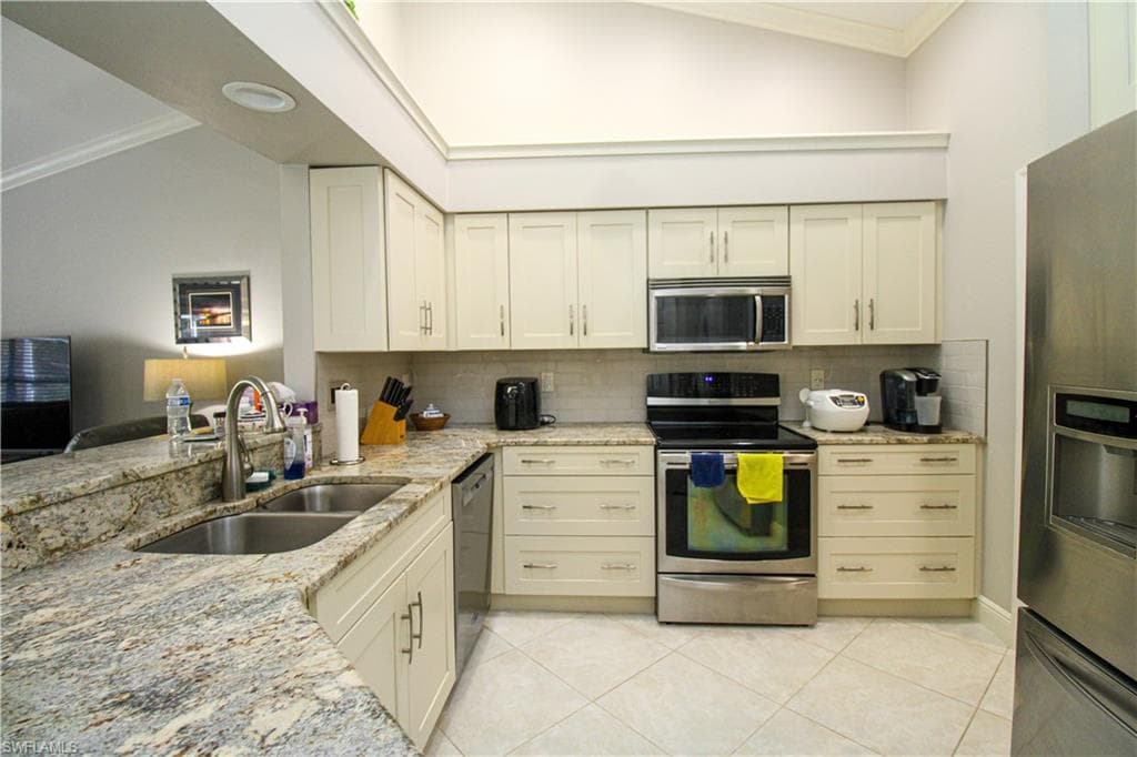 333 Wentworth CT, NAPLES FL 34104-8