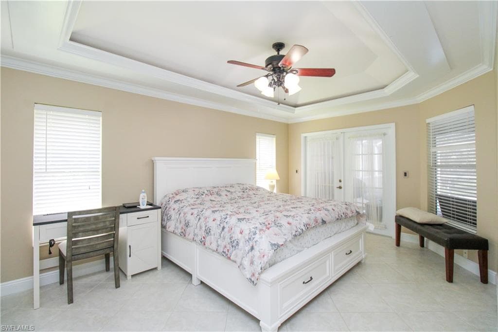333 Wentworth CT, NAPLES FL 34104-33