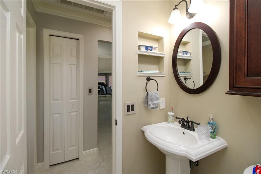 333 Wentworth CT, NAPLES FL 34104-37