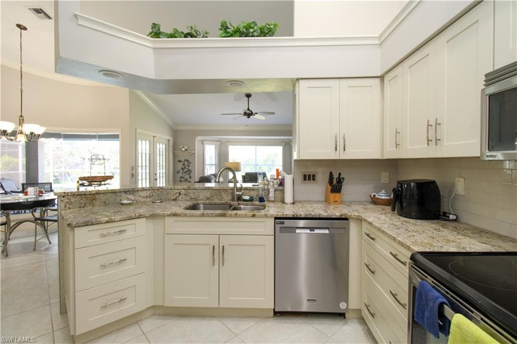333 Wentworth CT, NAPLES FL 34104-9