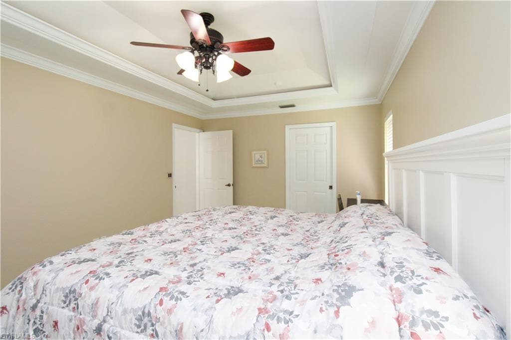 333 Wentworth CT, NAPLES FL 34104-34