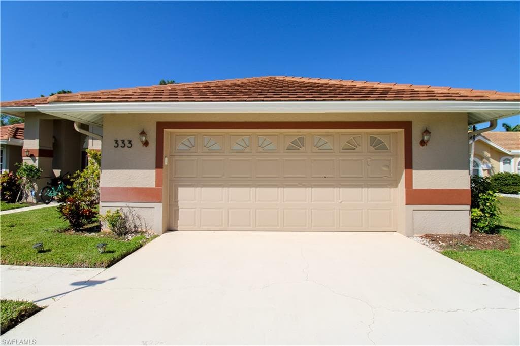333 Wentworth CT, NAPLES FL 34104-3
