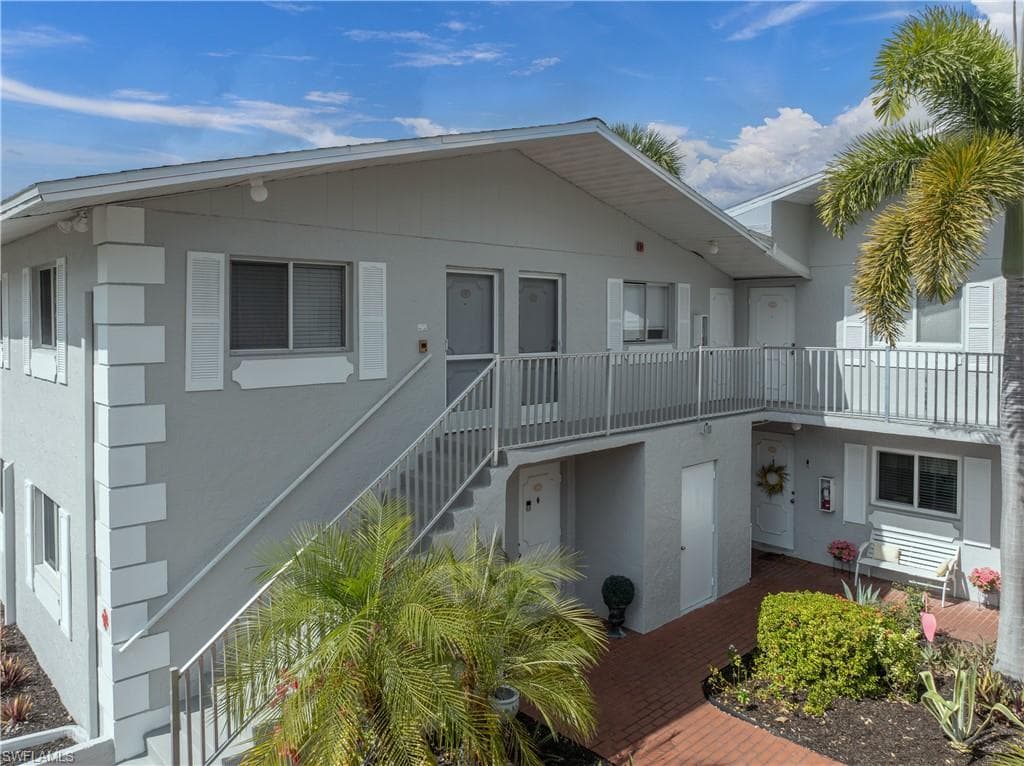 8141 Country RD # 202, FORT MYERS FL 33919-5
