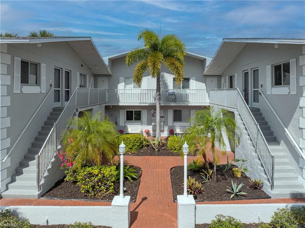 8141 Country RD # 202, FORT MYERS FL 33919-2