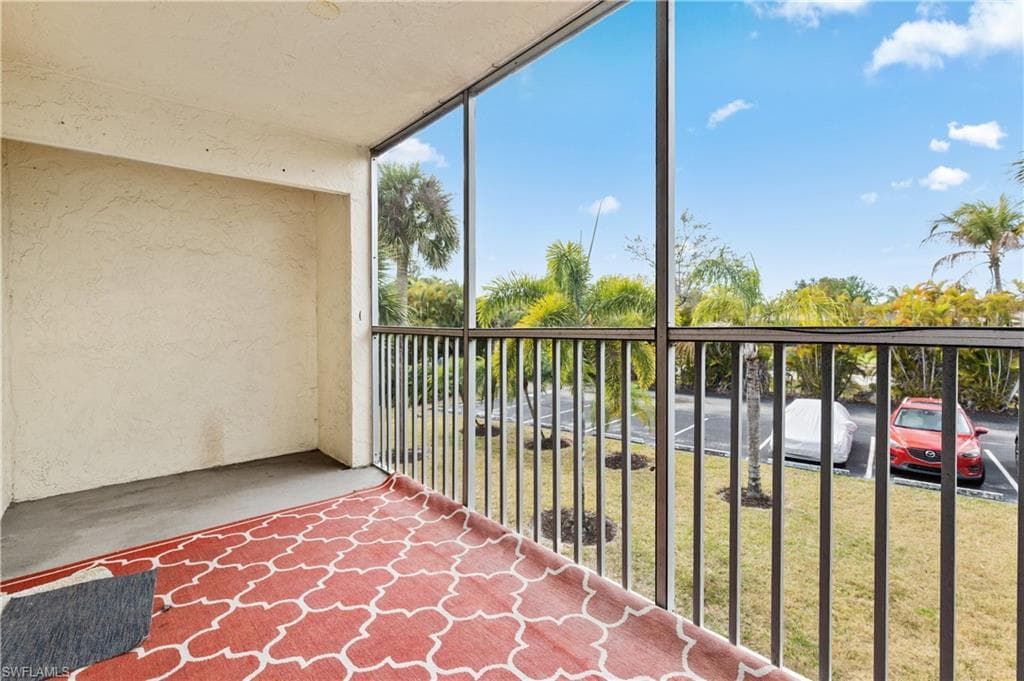 8141 Country RD # 202, FORT MYERS FL 33919-18