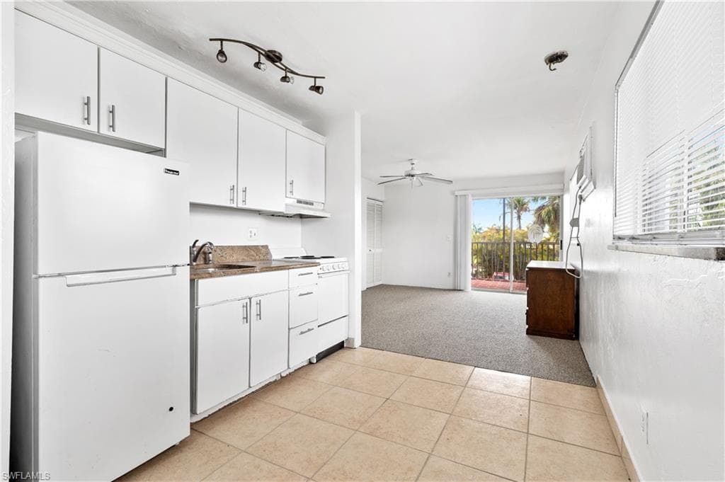 8141 Country RD # 202, FORT MYERS FL 33919-13