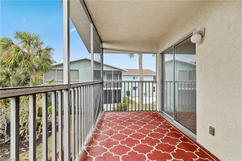 8141 Country RD # 202, FORT MYERS FL 33919-19