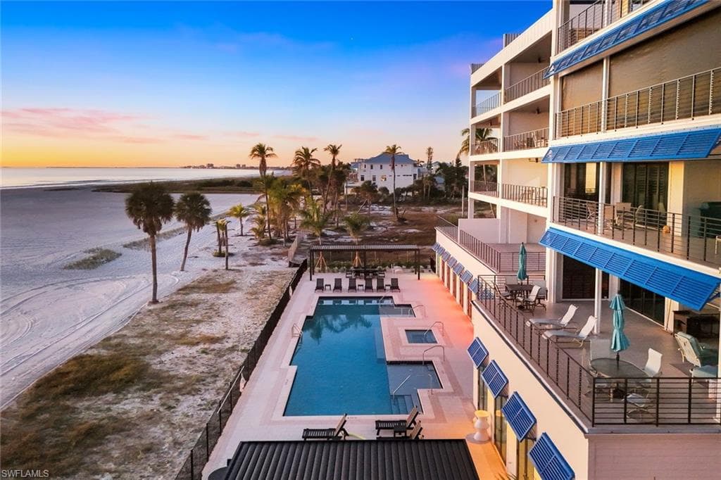 6230 Estero BLVD 201-1