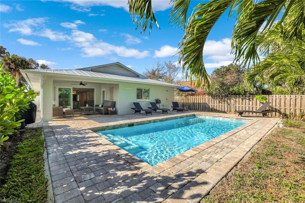 737 91st AVE N, NAPLES FL 34108-1