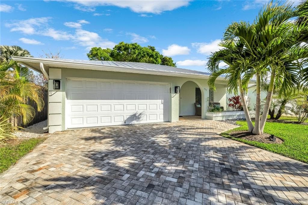 737 91st AVE N, NAPLES FL 34108-6