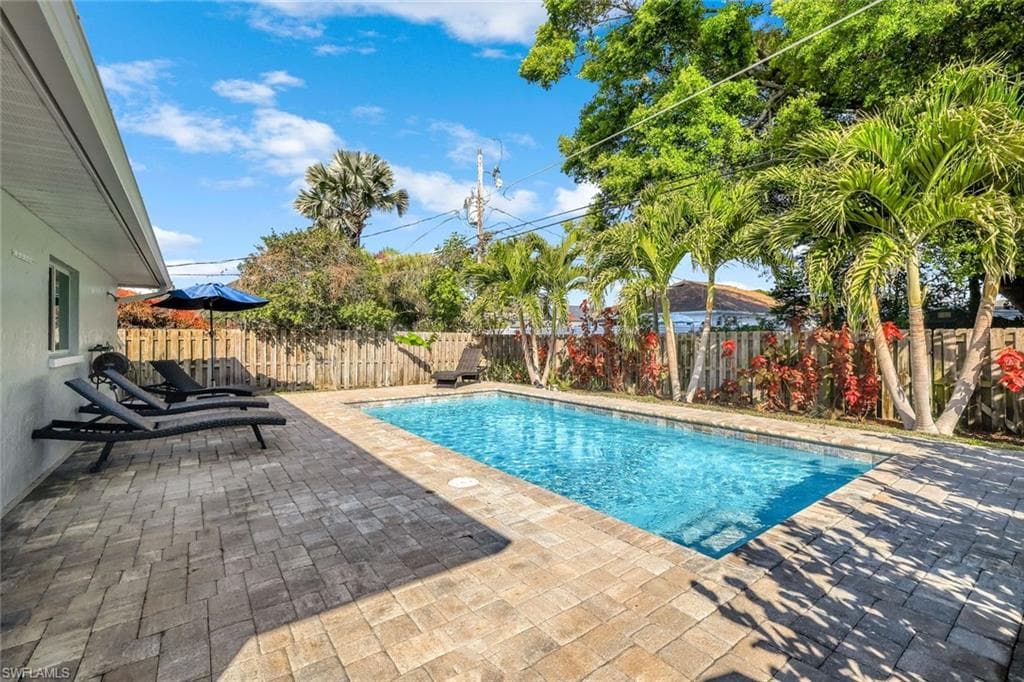 737 91st AVE N, NAPLES FL 34108-29