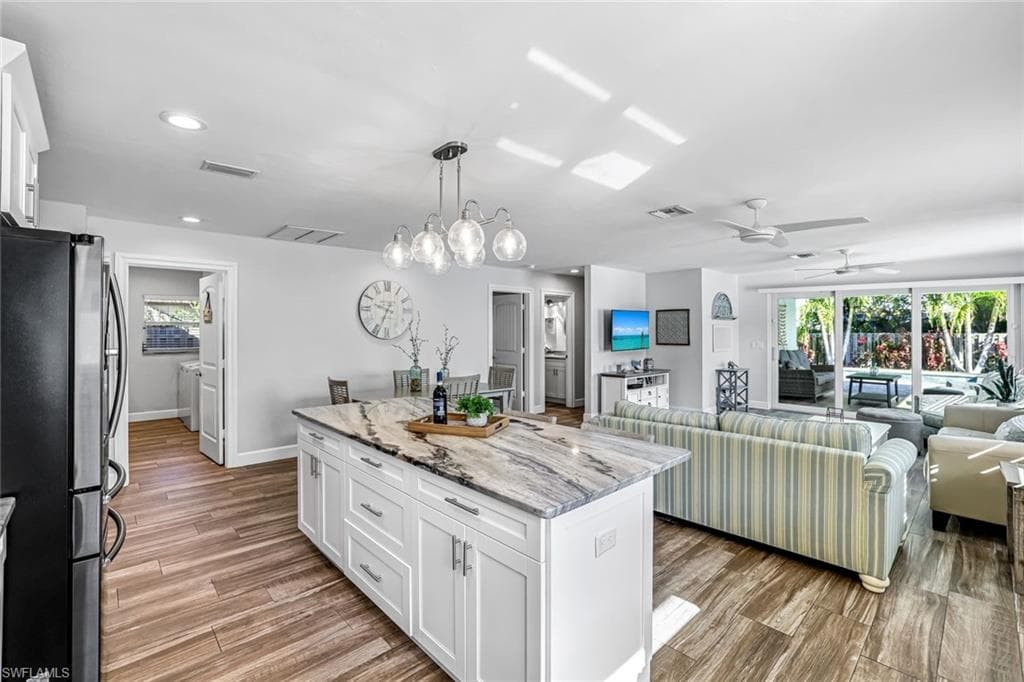 737 91st AVE N, NAPLES FL 34108-14