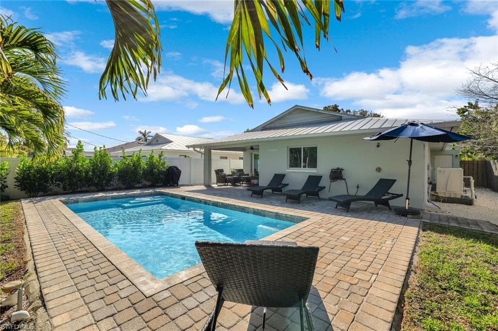 737 91st AVE N, NAPLES FL 34108-30