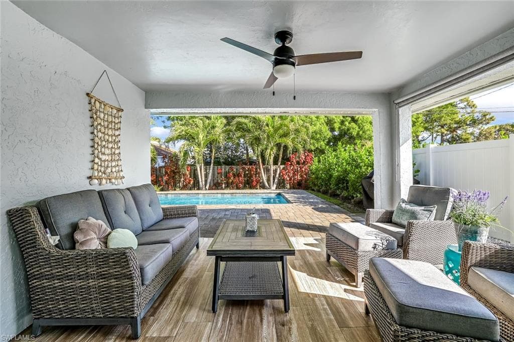 737 91st AVE N, NAPLES FL 34108-28