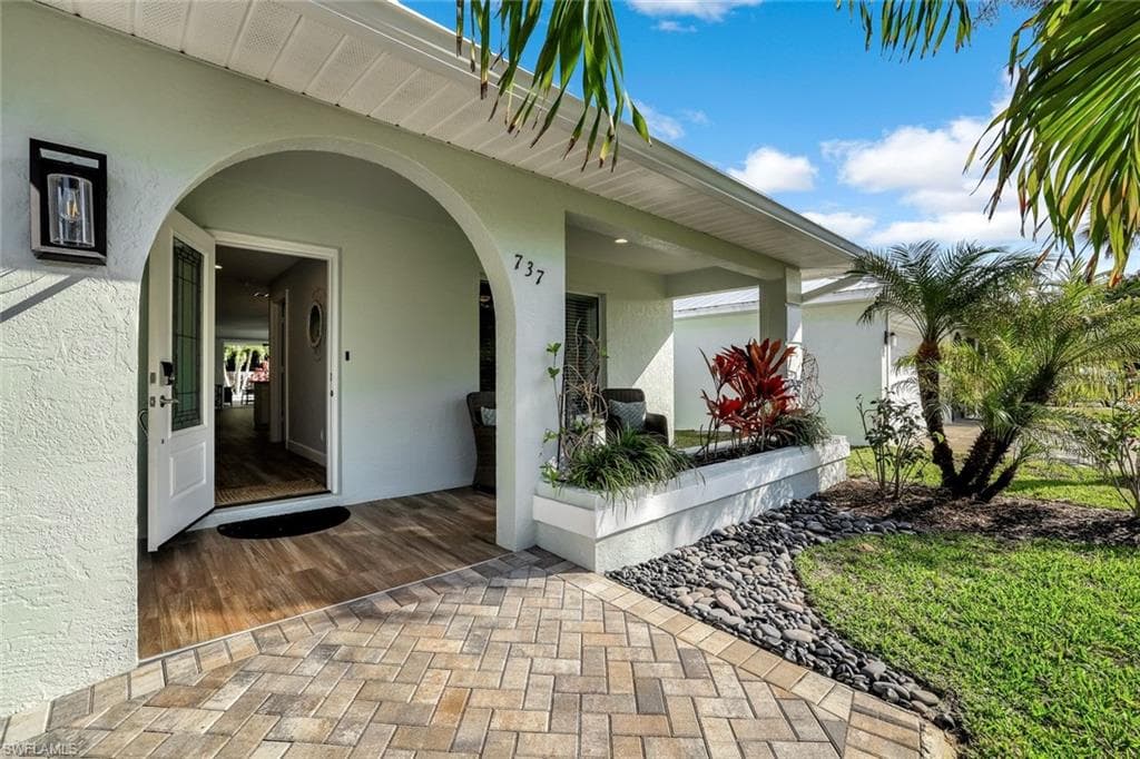 737 91st AVE N, NAPLES FL 34108-7