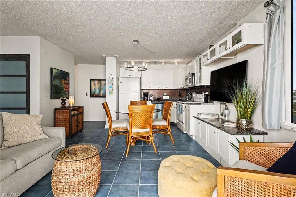 7330 Estero BLVD 202-2