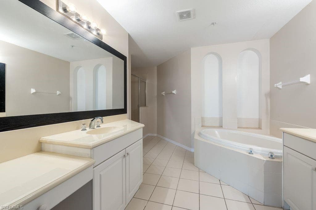 3610 Lansing Loop N 103-17