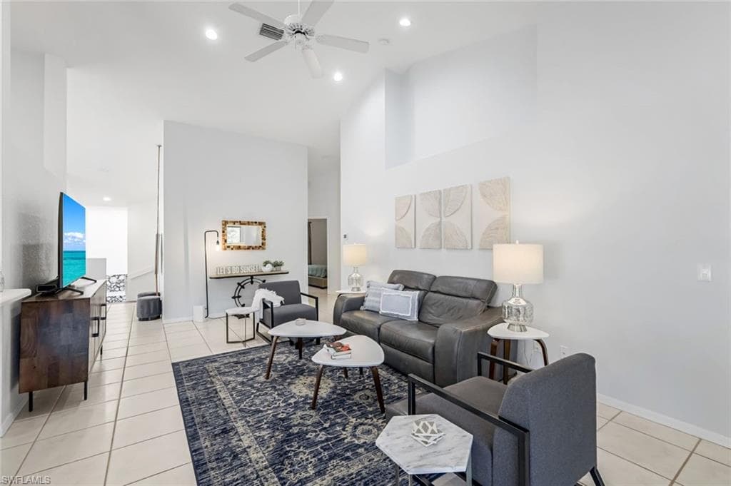 5360 Andover DR # 202, NAPLES FL 34110-5