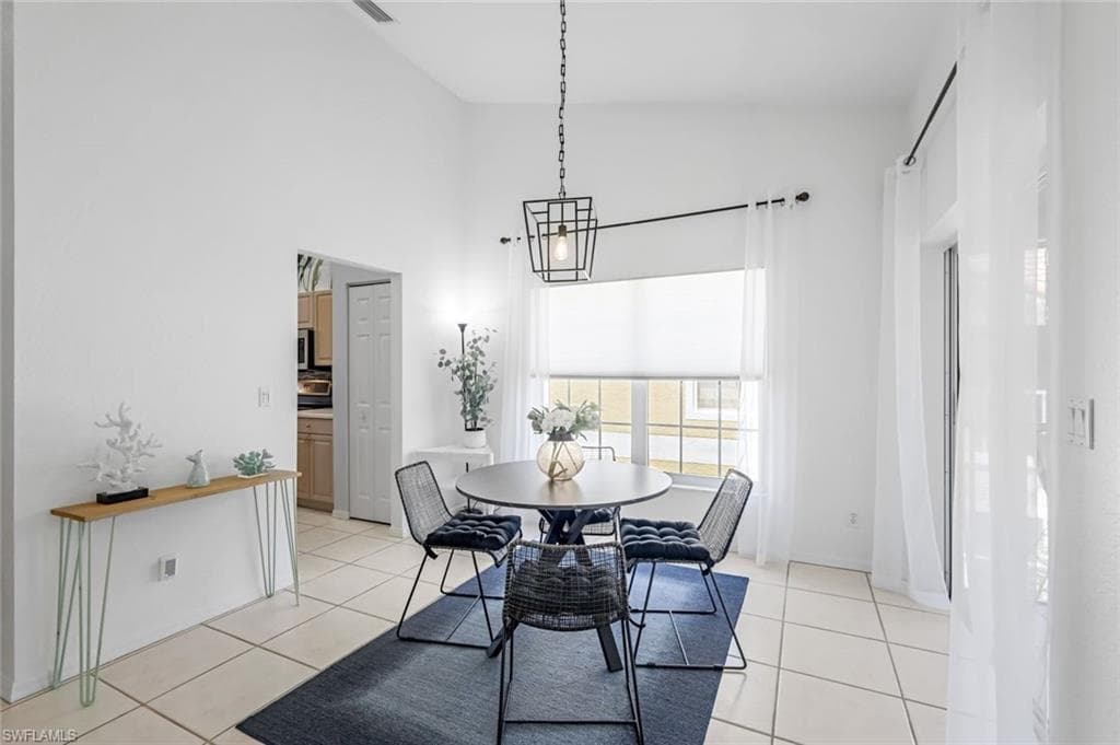 5360 Andover DR # 202, NAPLES FL 34110-11