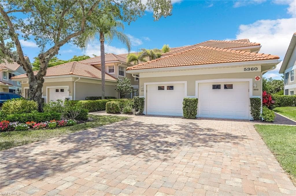 5360 Andover DR # 202, NAPLES FL 34110-19