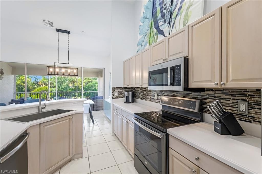 5360 Andover DR # 202, NAPLES FL 34110-9