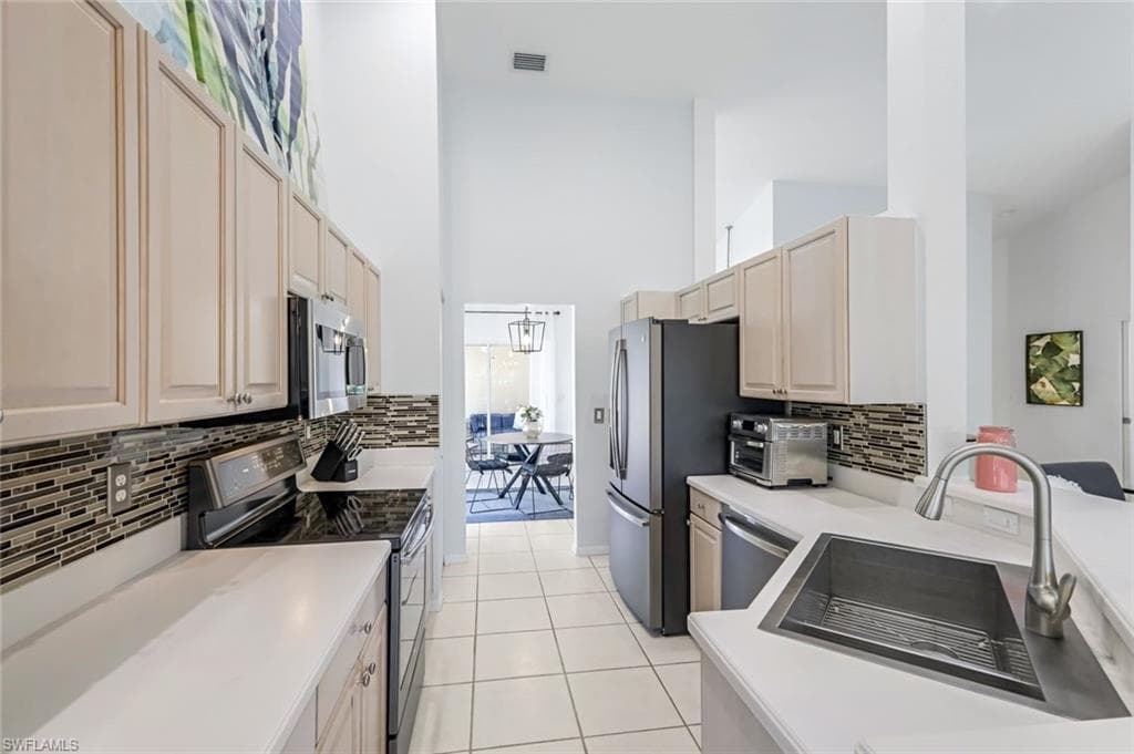 5360 Andover DR # 202, NAPLES FL 34110-10