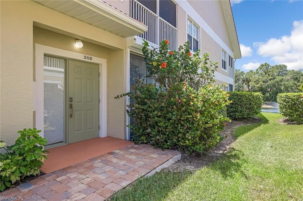 5360 Andover DR # 202, NAPLES FL 34110-20