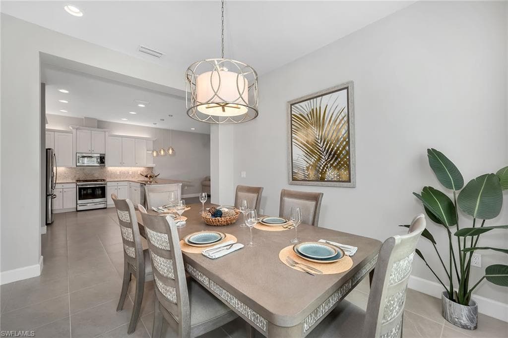 28616 Lobos CIR-8