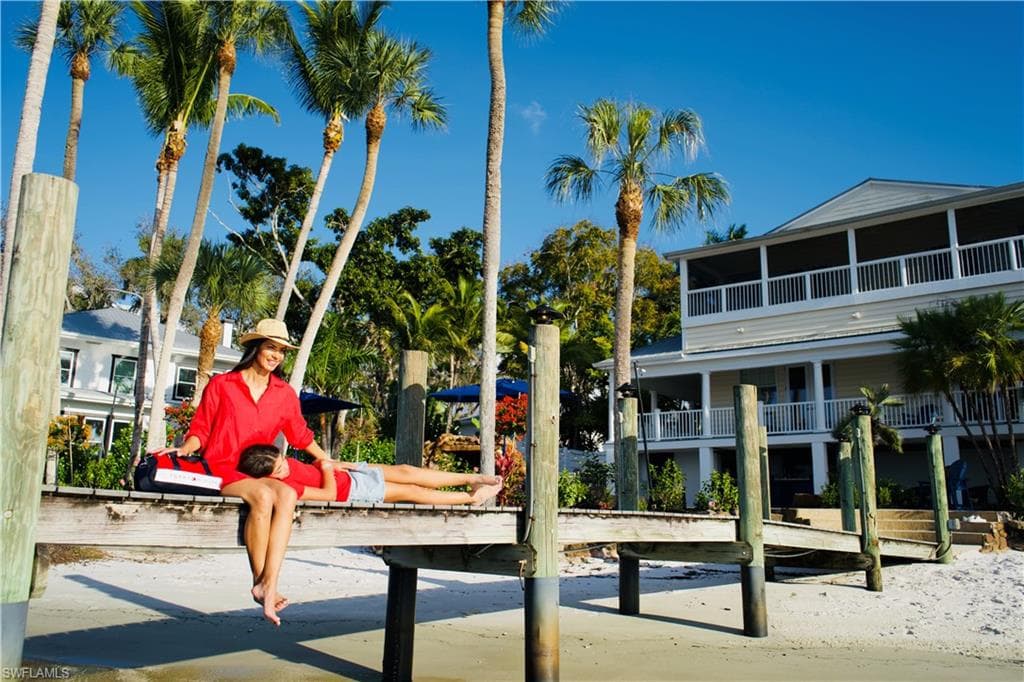 100 Fairview AVE, FORT MYERS FL 33905-45