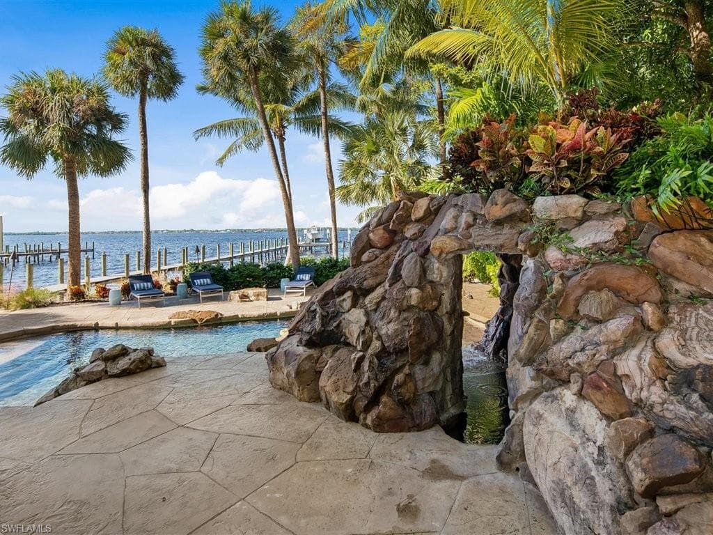 100 Fairview AVE, FORT MYERS FL 33905-12