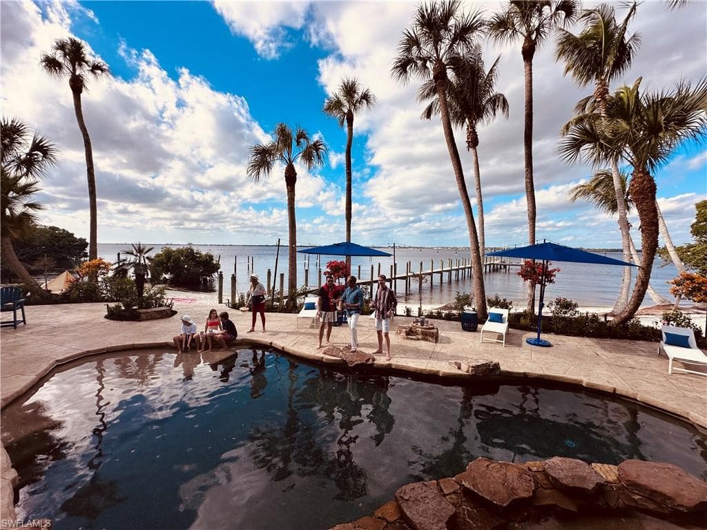 100 Fairview AVE, FORT MYERS FL 33905-46