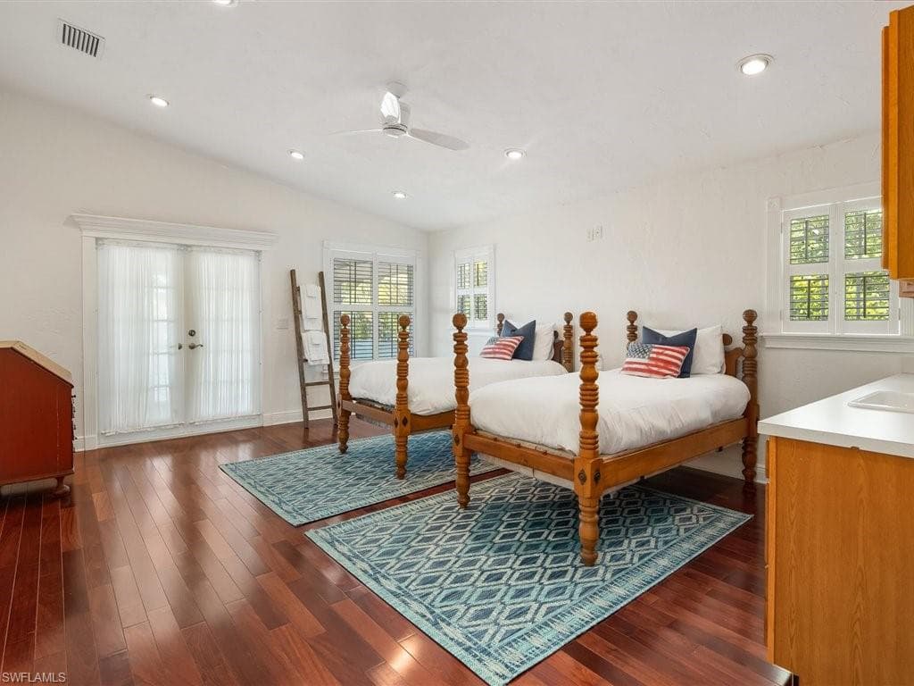 100 Fairview AVE, FORT MYERS FL 33905-25