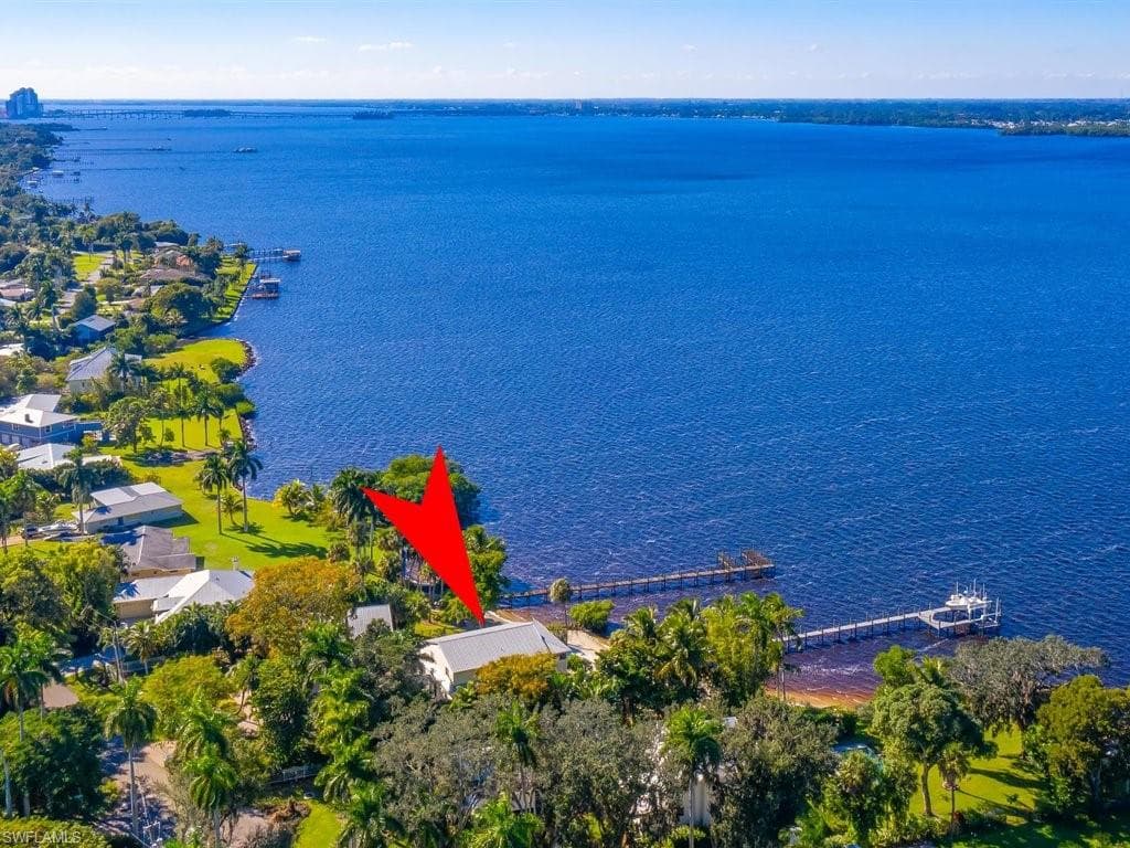 100 Fairview AVE, FORT MYERS FL 33905-2