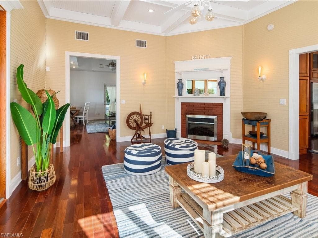 100 Fairview AVE, FORT MYERS FL 33905-33