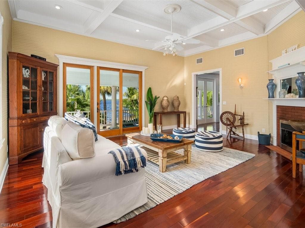 100 Fairview AVE, FORT MYERS FL 33905-32