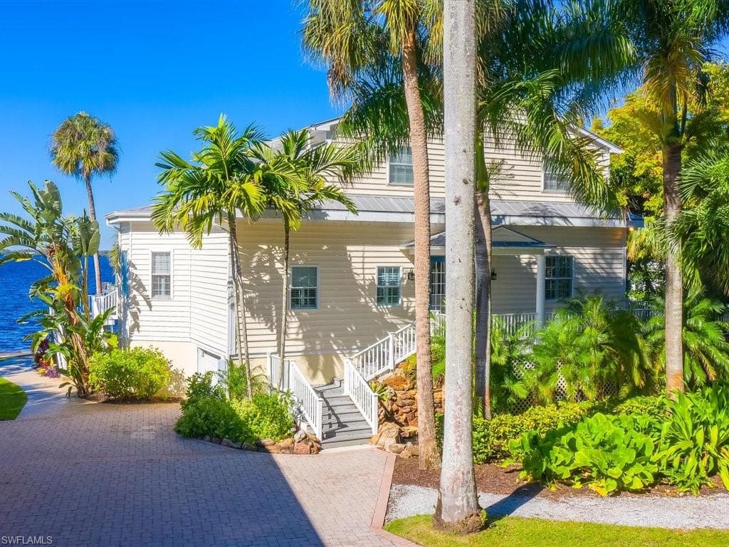 100 Fairview AVE, FORT MYERS FL 33905-40