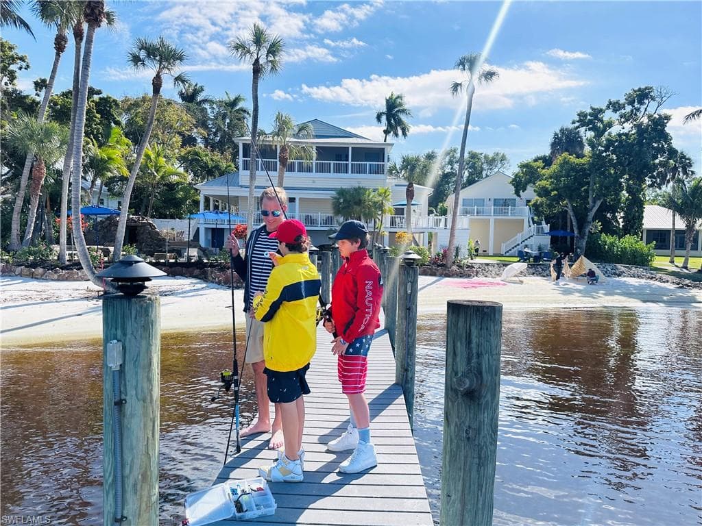 100 Fairview AVE, FORT MYERS FL 33905-44