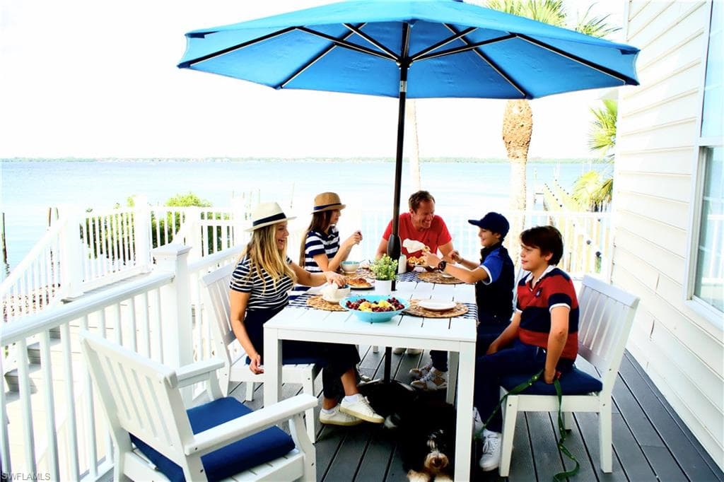 100 Fairview AVE, FORT MYERS FL 33905-49