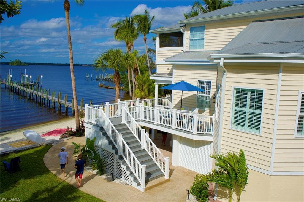 100 Fairview AVE, FORT MYERS FL 33905-47