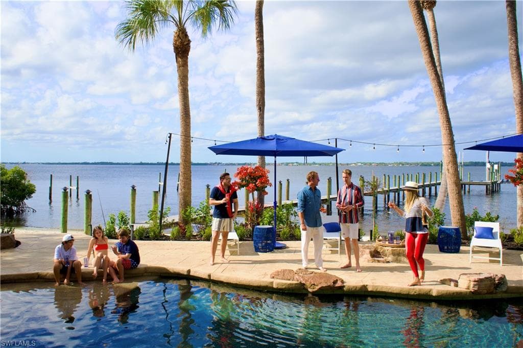 100 Fairview AVE, FORT MYERS FL 33905-43