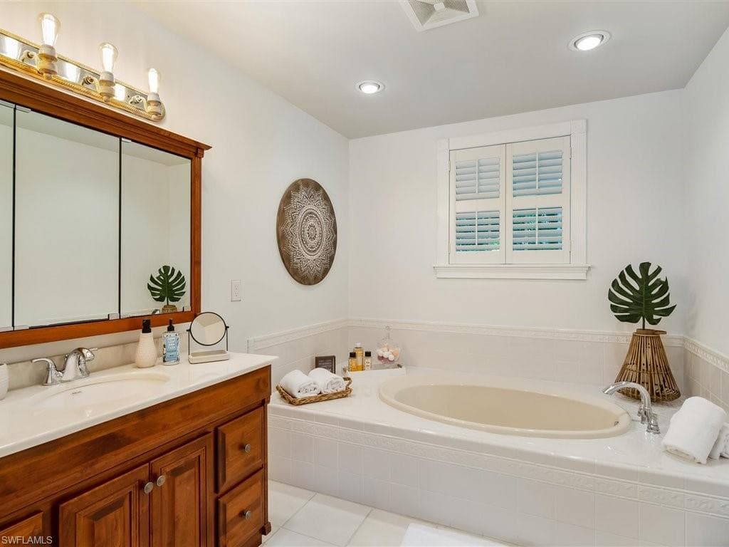 100 Fairview AVE, FORT MYERS FL 33905-38