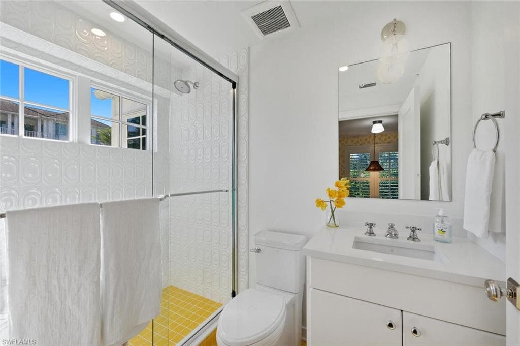 92 10th AVE S-26