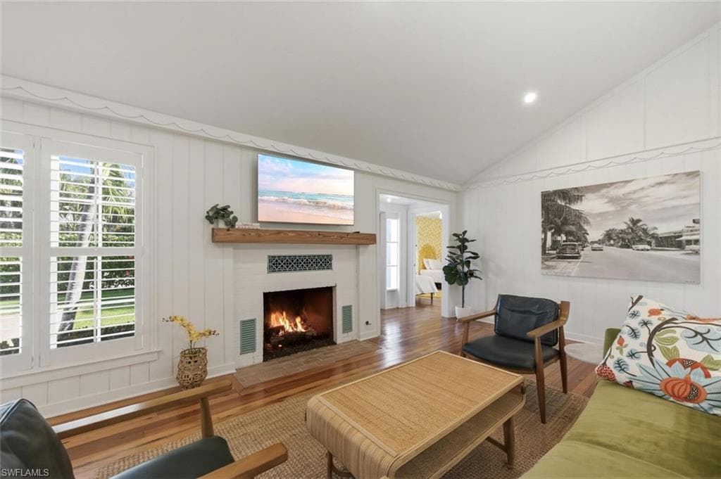 92 10th AVE S-9