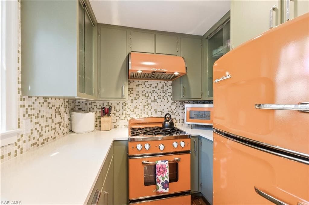 92 10th AVE S-17