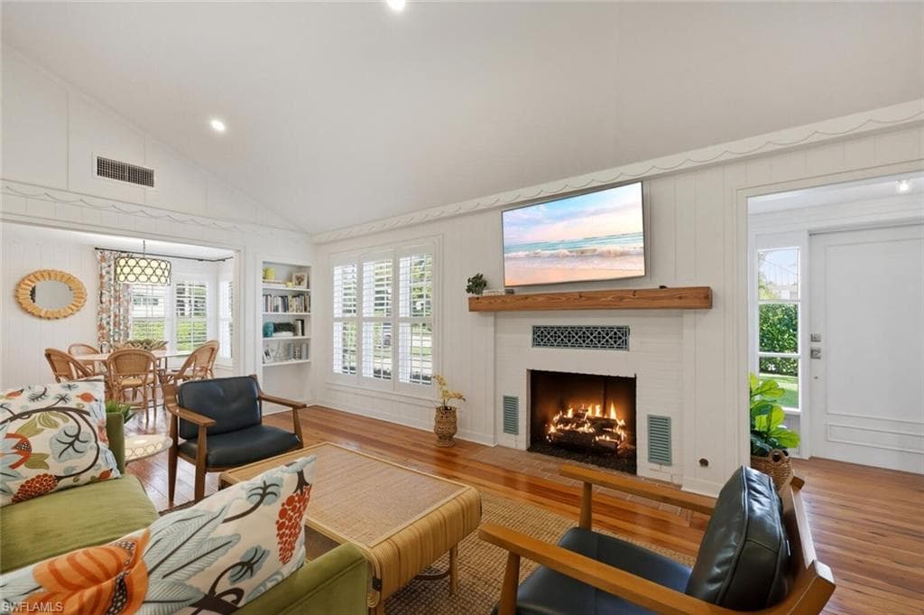 92 10th AVE S-10
