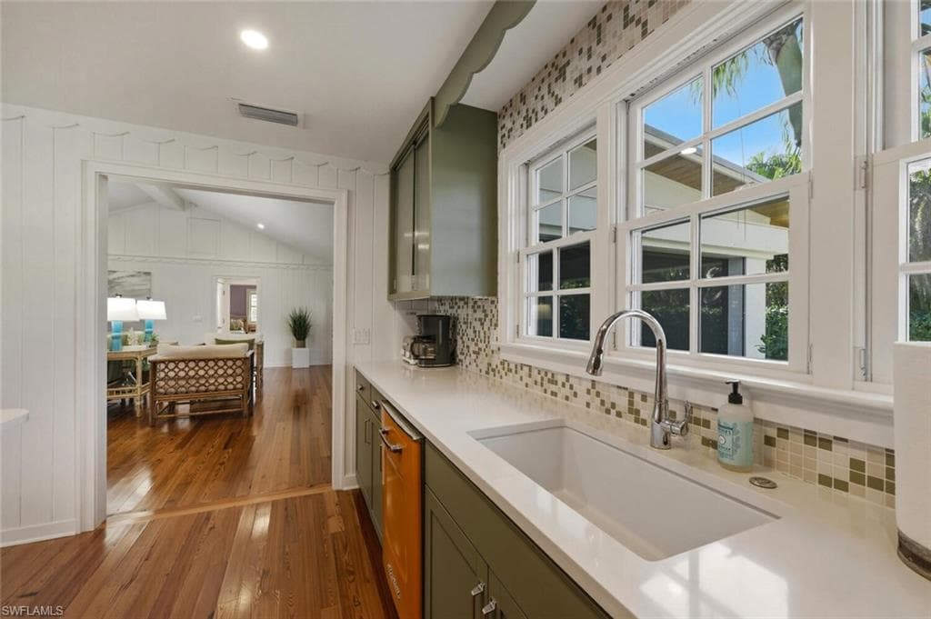 92 10th AVE S-18