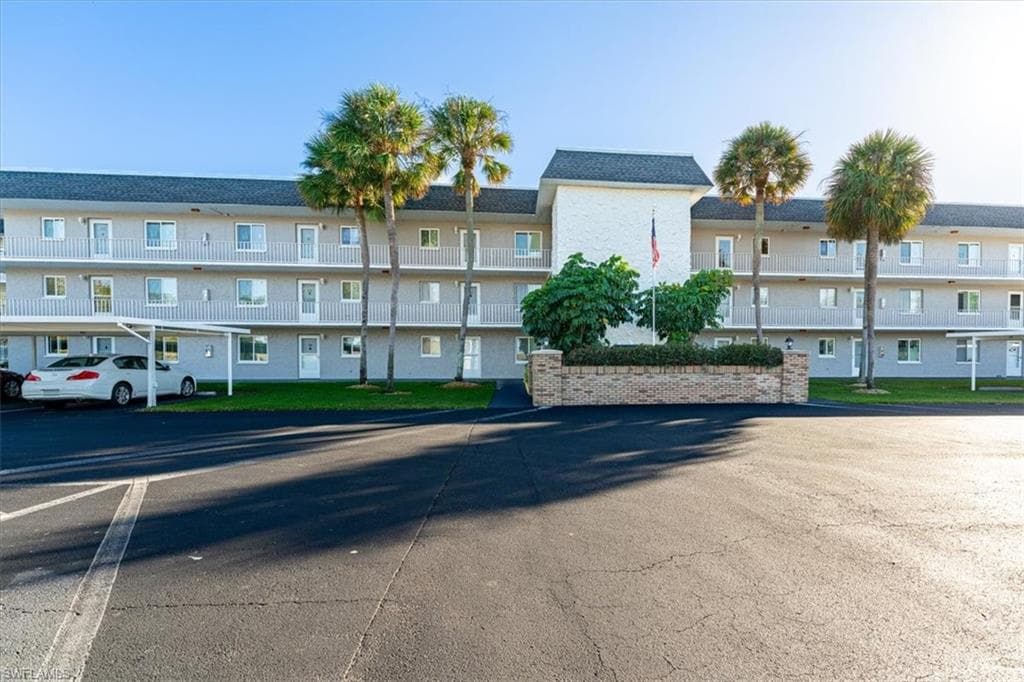 5515 Rattlesnake Hamm RD # 301, NAPLES FL 34113-26