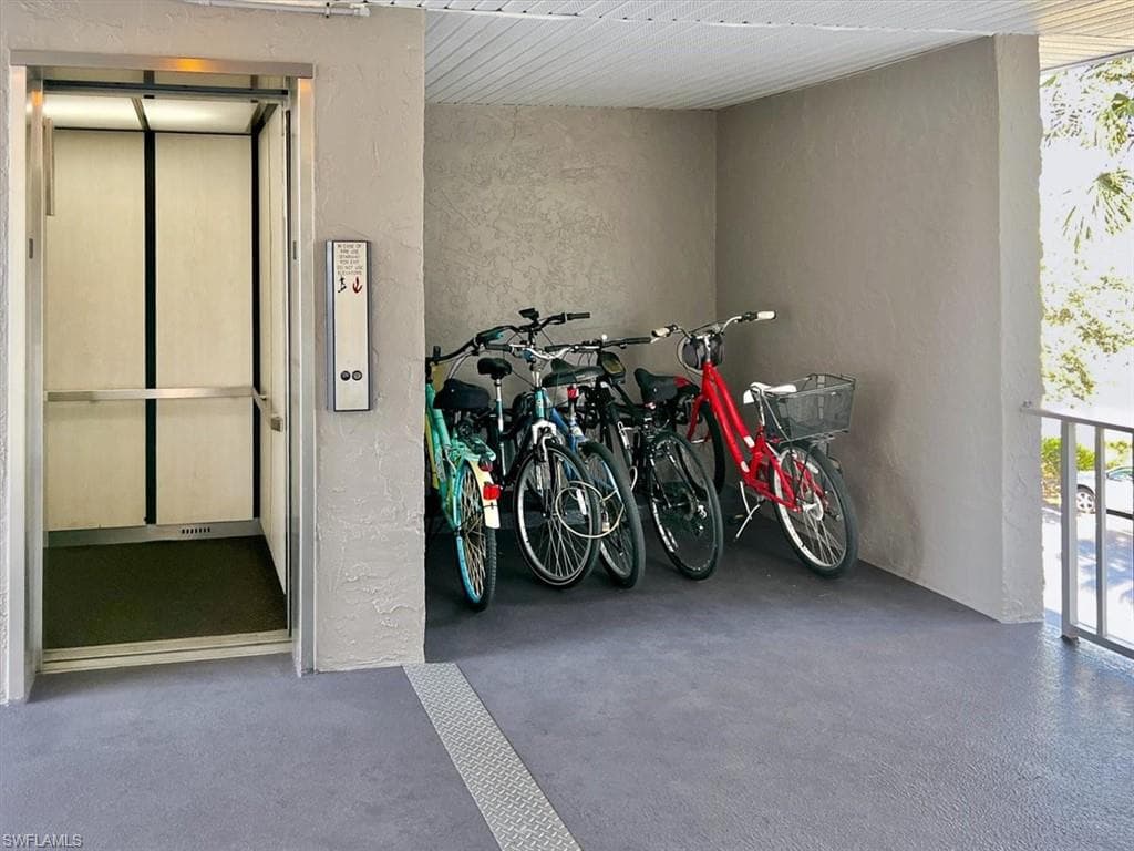 5515 Rattlesnake Hamm RD # 301, NAPLES FL 34113-25