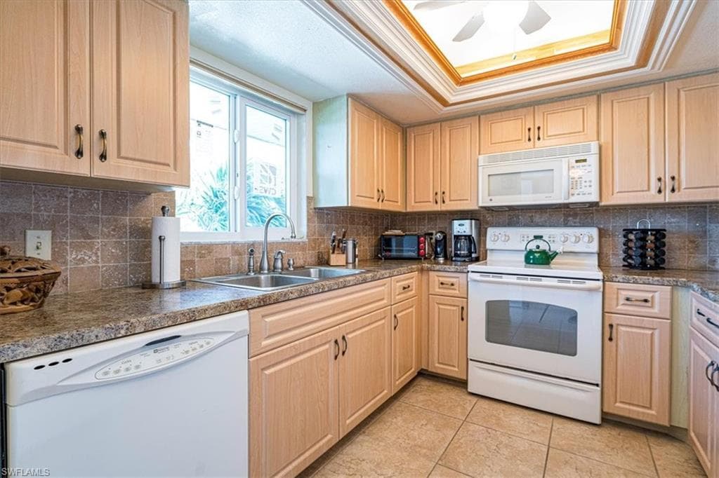 5515 Rattlesnake Hamm RD # 301, NAPLES FL 34113-10