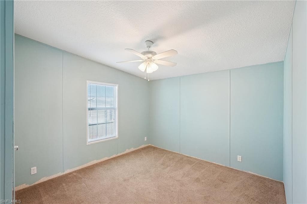 121 Kim DR # 121, NAPLES FL 34104-26